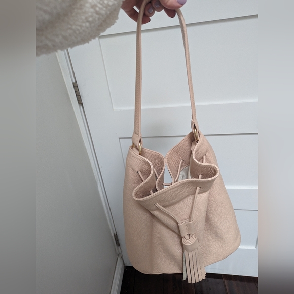 Alberta Di Canio Draw String Leather Bucket Shoulder Bag in Soft Pink/Nude Color - Picture 11 of 15